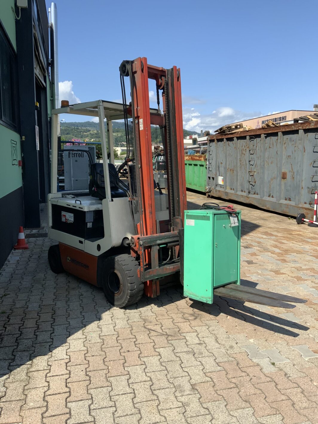 Carrello elevatore frontale elettrico muletto usato Nissan da 25q Degrocar Vicenza