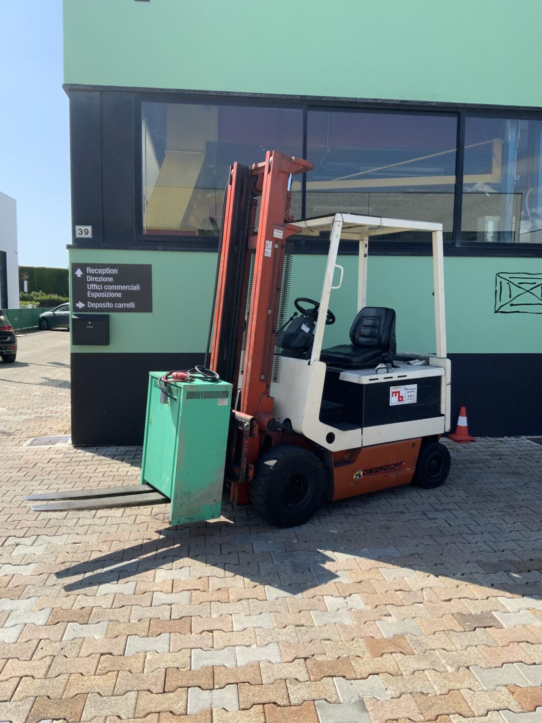 Carrello elevatore frontale elettrico muletto usato Nissan da 25q Degrocar Vicenza